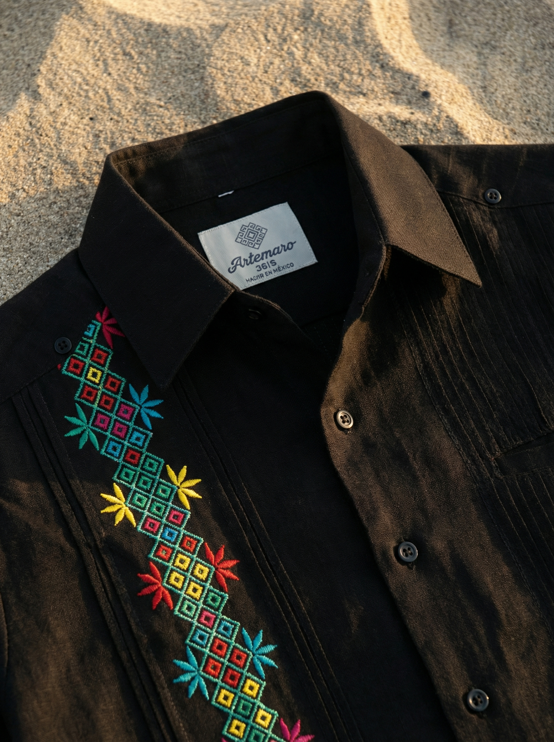 GUAYABERA PIÑA NEGRA