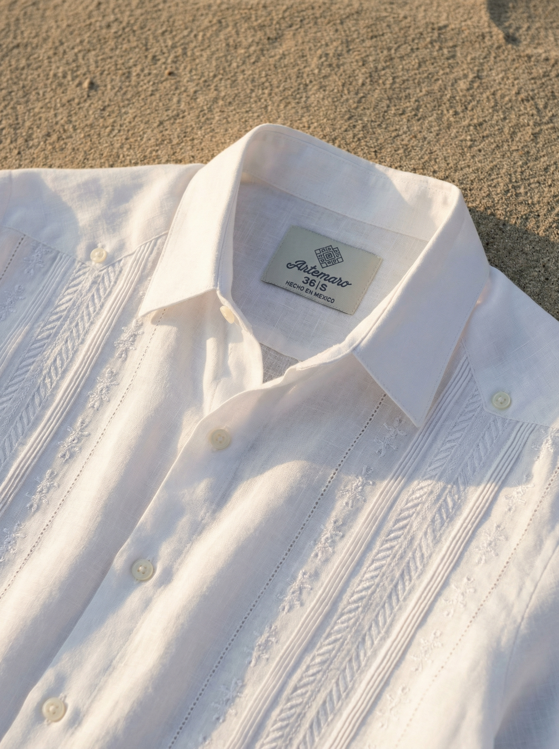 GUAYABERA PLUMILLA BLANCA
