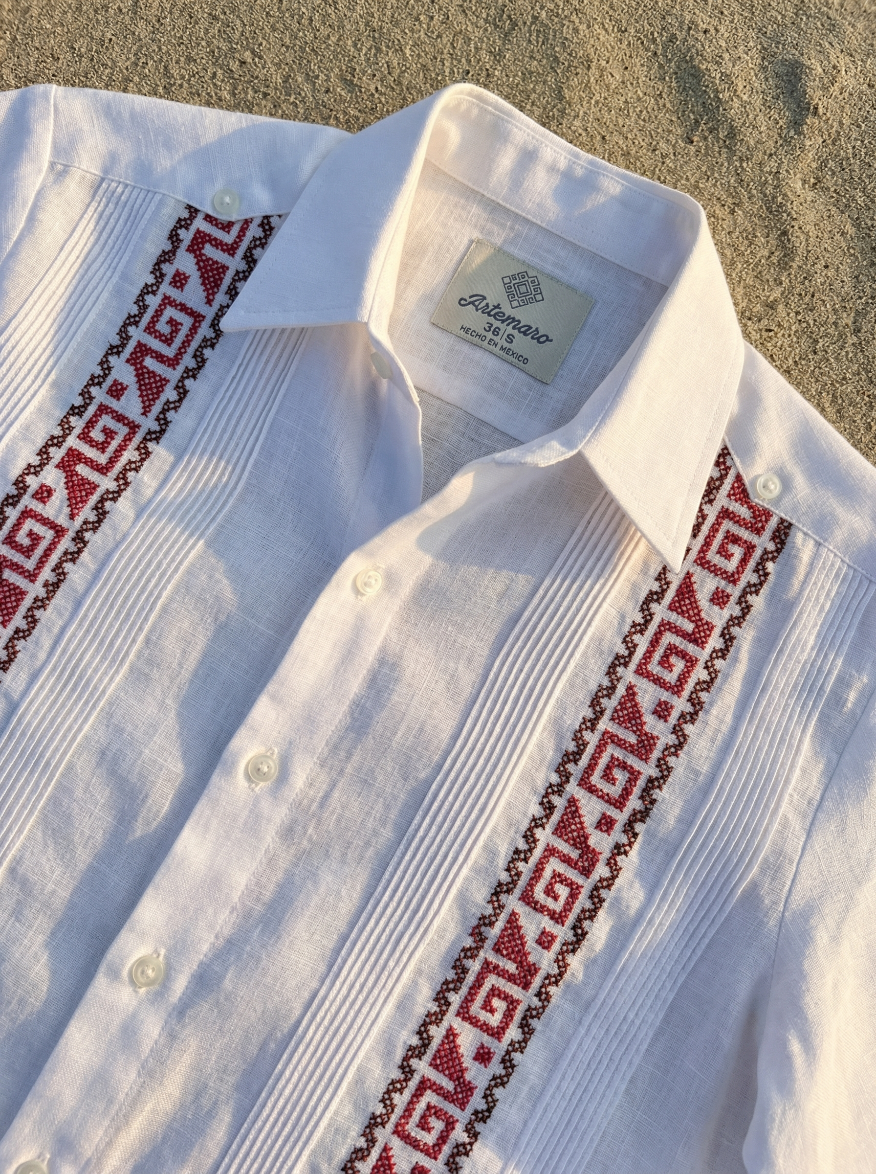GUAYABERA FRANJAS ROJAS